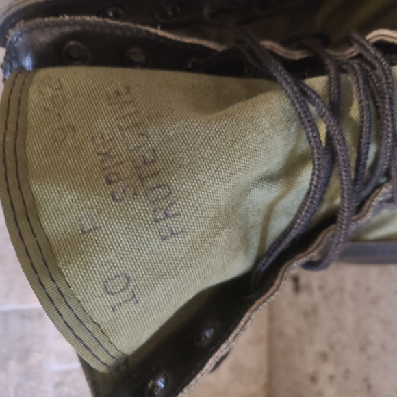 Vintage Military Combat Boots in Green and Black - Picture 10 of 10